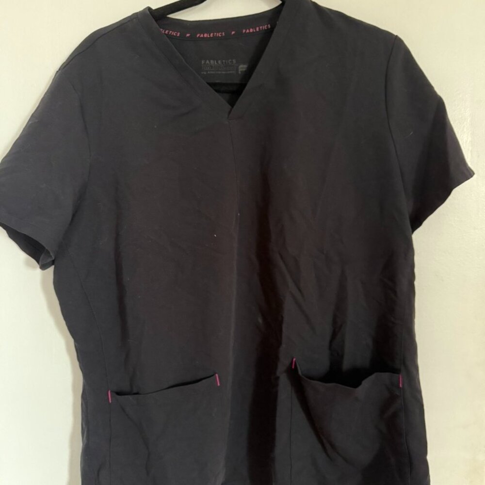 Fabletics XL Method 2-pocket Scrub top in Black with pink accents